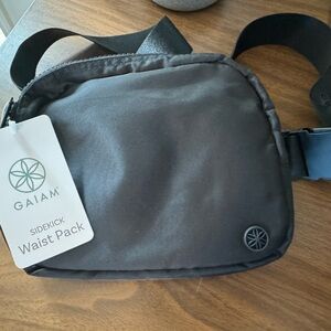Gaiam black sidekick Fanny pack